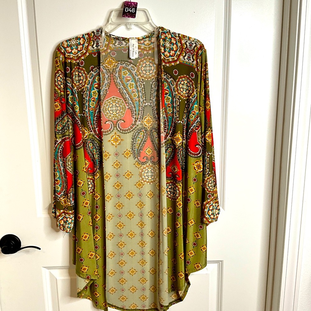 Women’s long cardigan.